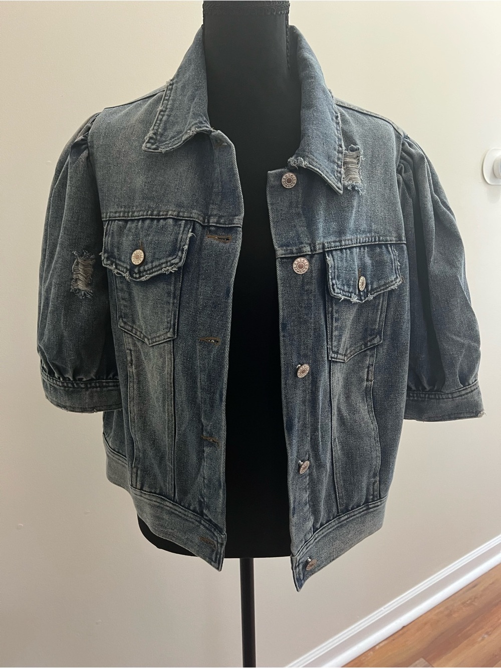 Women's Washed Blue Puff-Sleeve Denim Jacket